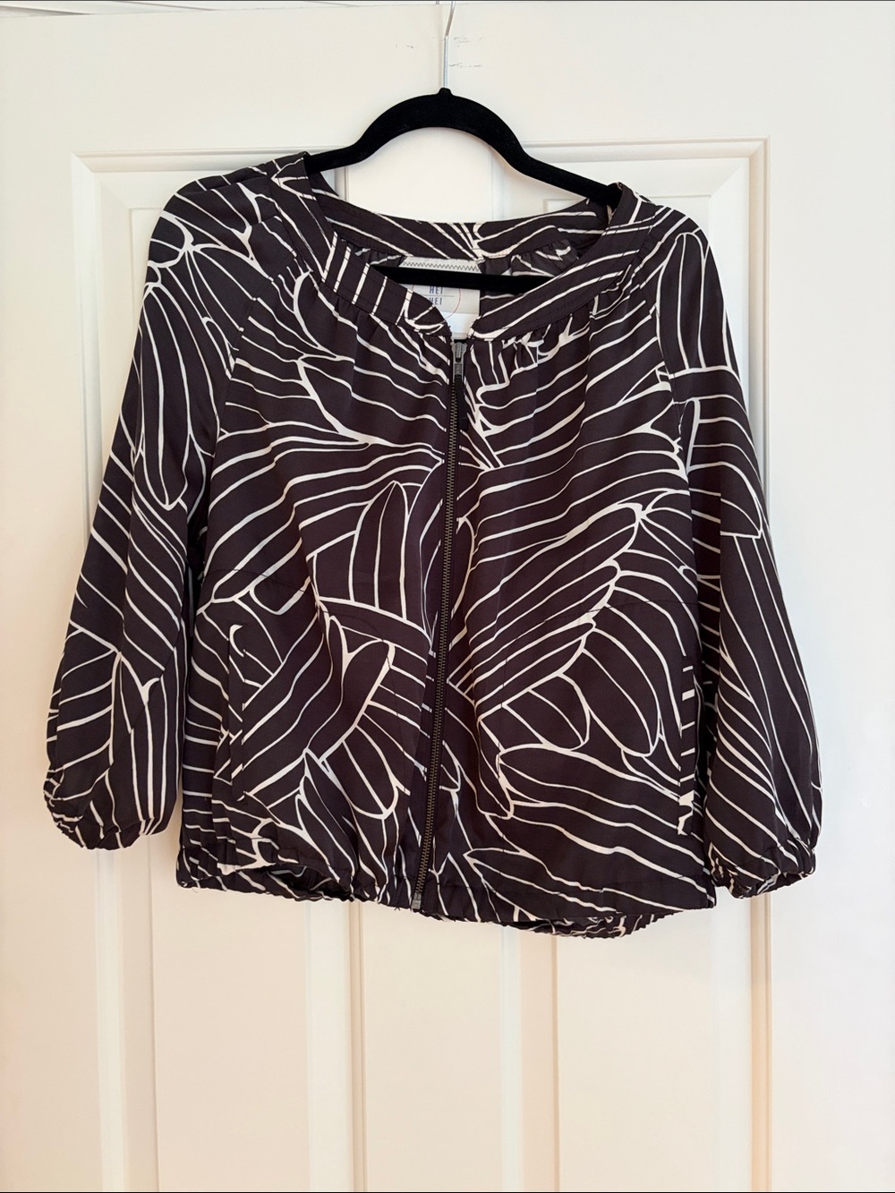Women's Black & White Printed Zip-Front Lightweight Jacket